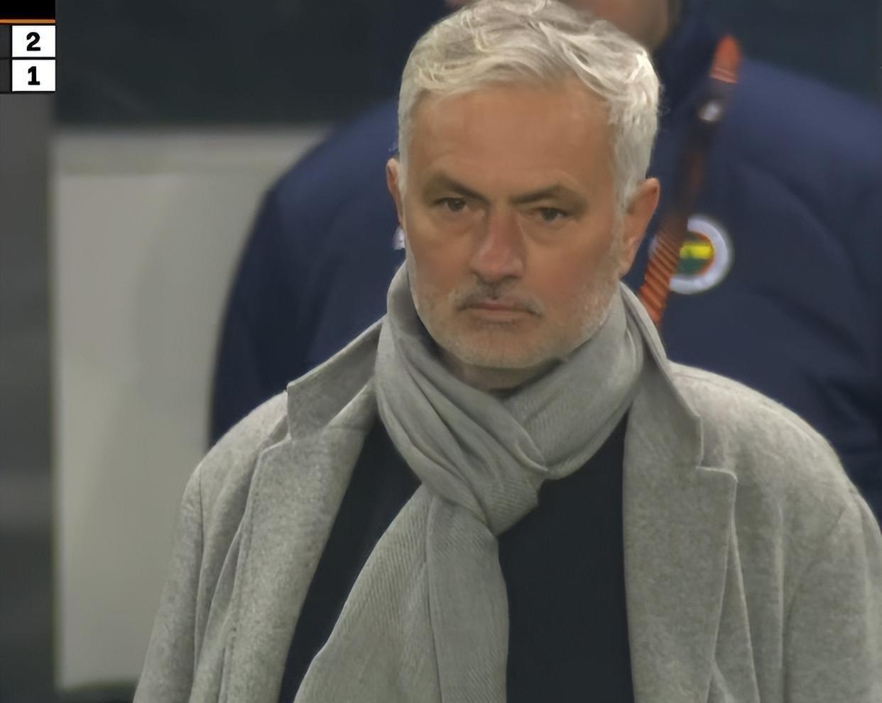 关于训练课后费内巴切主帅复盘——德国杯节点到来,气氛紧张,临场指挥获称赞的信息 关于训练课后费内巴切主帅复盘——德国杯节点到来,气氛紧张,临场指挥获称赞的信息