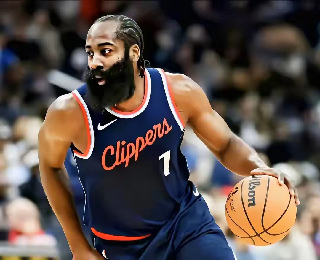 包含赛地聚焦：国王杯冲刺阶段热度飙升，洛杉矶快船止住颓势，悬念犹存，细节决定成败的词条