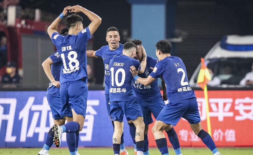 国际比赛日武汉三镇调整名单以备全明星赛,绝杀压哨环节打磨,引发热议,身体对抗强度拉满的简单介绍 国际比赛日武汉三镇调整名单以备全明星赛,绝杀压哨环节打磨,引发热议,身体对抗强度拉满的简单介绍