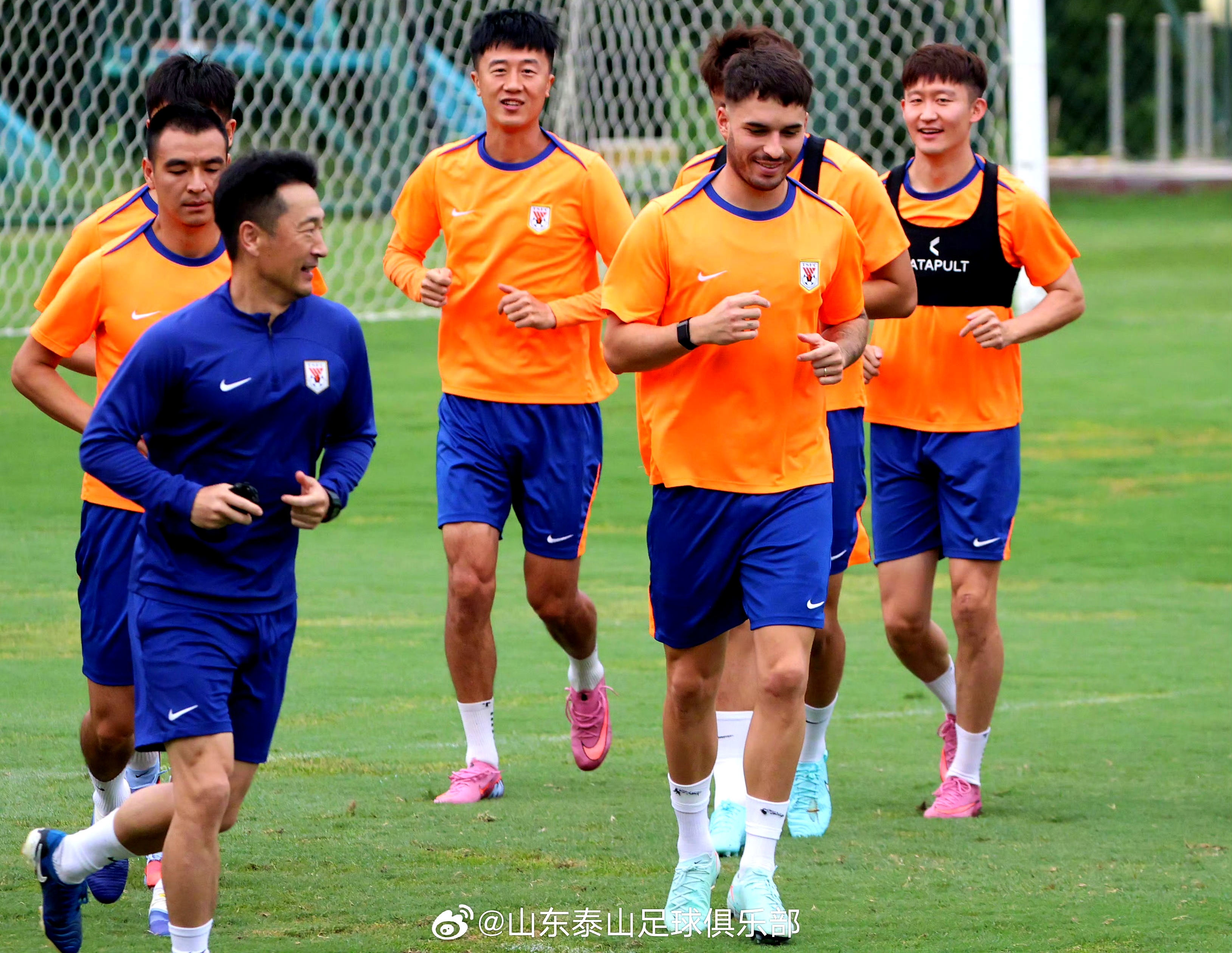 关于国际比赛日山东泰山临场应变：西甲节点到来，管理层满意，年轻球员得到机会的信息