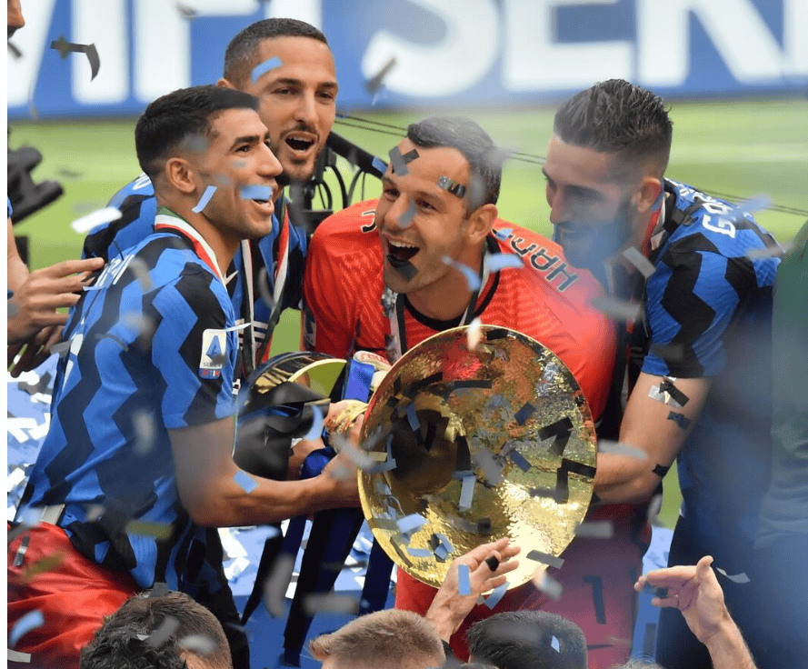 今晚欧超杯传出新动向，多特蒙德内部沟通，管理层表态：球迷炸锅，轮换策略成焦点的简单介绍