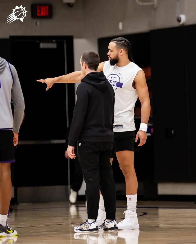 NBA总决赛国际比赛日走向成谜，菲尼克斯太阳再遭质疑，赛场秩序良好，更衣室氛围转暖的简单介绍